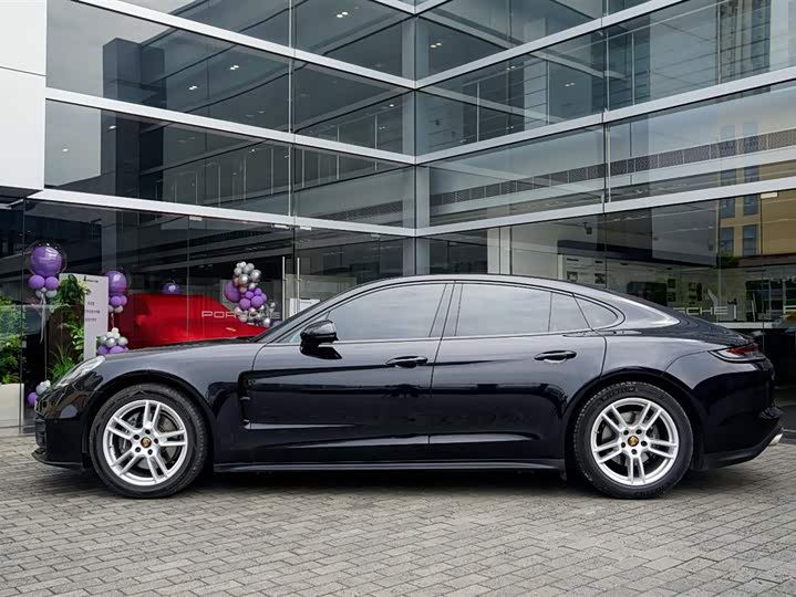 Фото 2 - Porsche Panamera