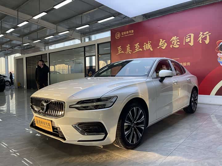 Фото 1 - Volvo S60