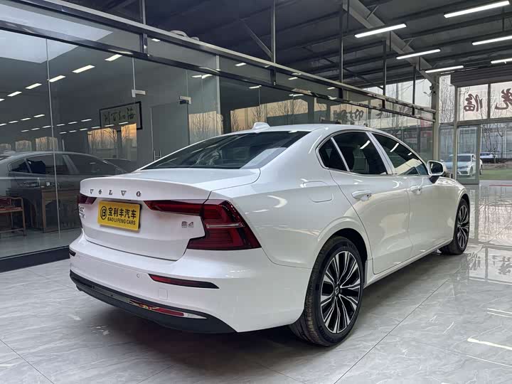 Фото 6 - Volvo S60