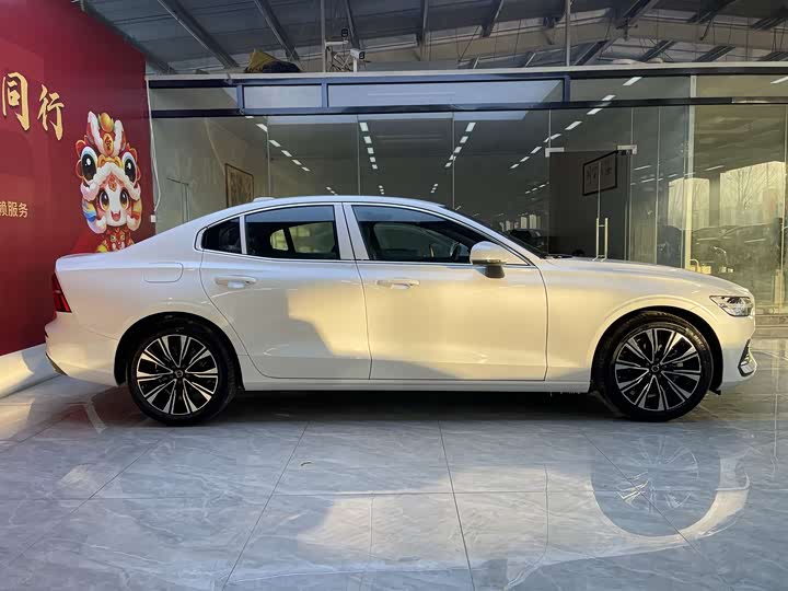 Фото 7 - Volvo S60