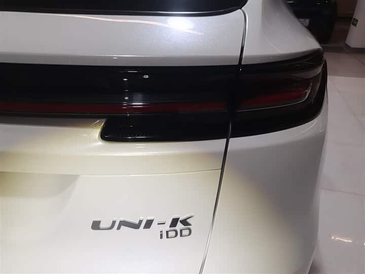 Фото 8 - Changan UNI-K Hybrid