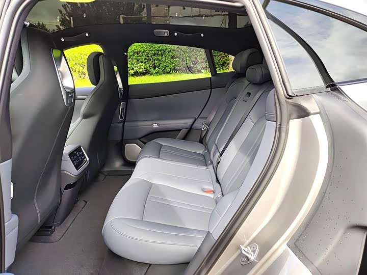 Фото 4 - Xiaomi YU7