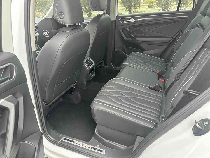 Фото 3 - Volkswagen Tiguan L Pro