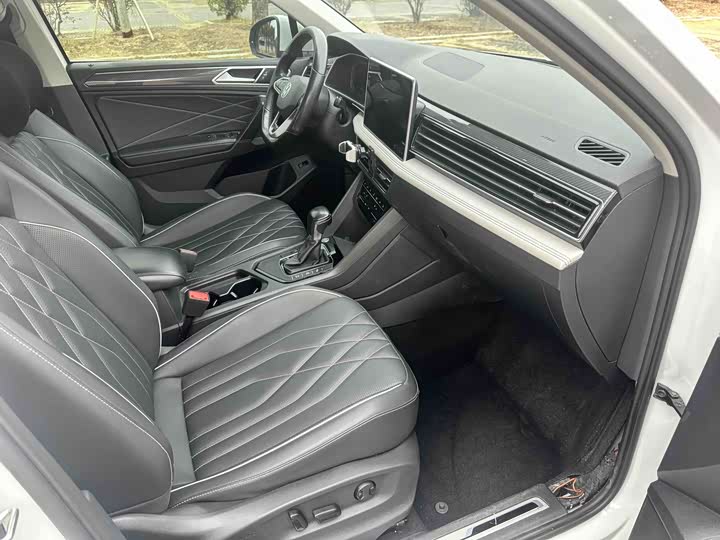 Фото 5 - Volkswagen Tiguan L Pro