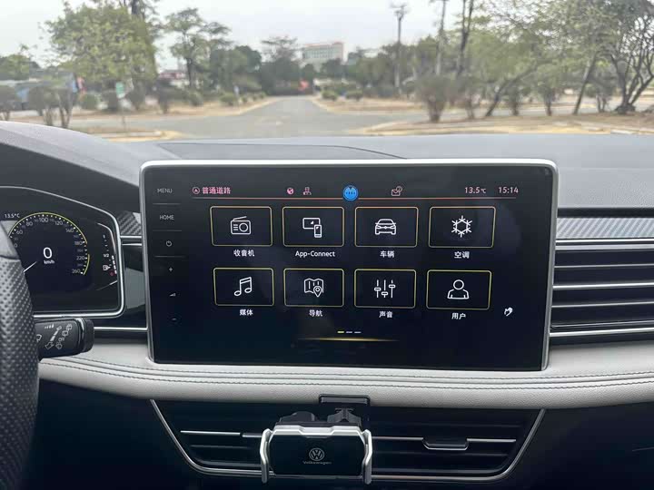 Фото 9 - Volkswagen Tiguan L Pro