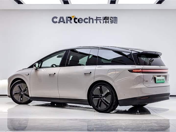 Фото 8 - LiXiang i8