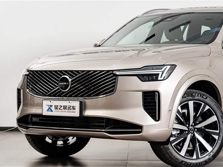 Фото 3 - Volvo XC90