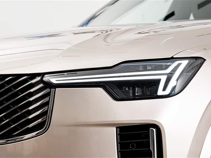 Фото 4 - Volvo XC90