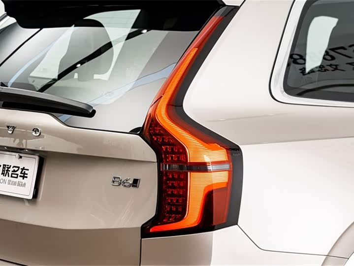 Фото 9 - Volvo XC90