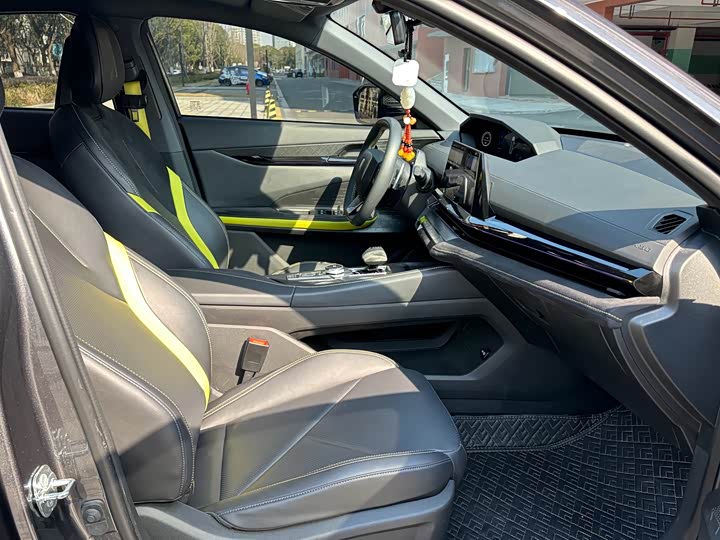 Фото 8 - Changan UNI-V