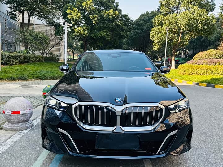 Фото 2 - BMW 5 Series