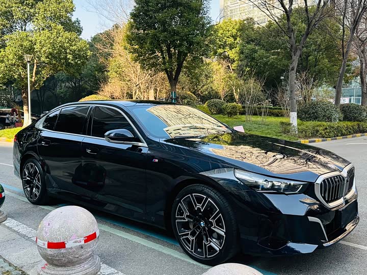 Фото 3 - BMW 5 Series