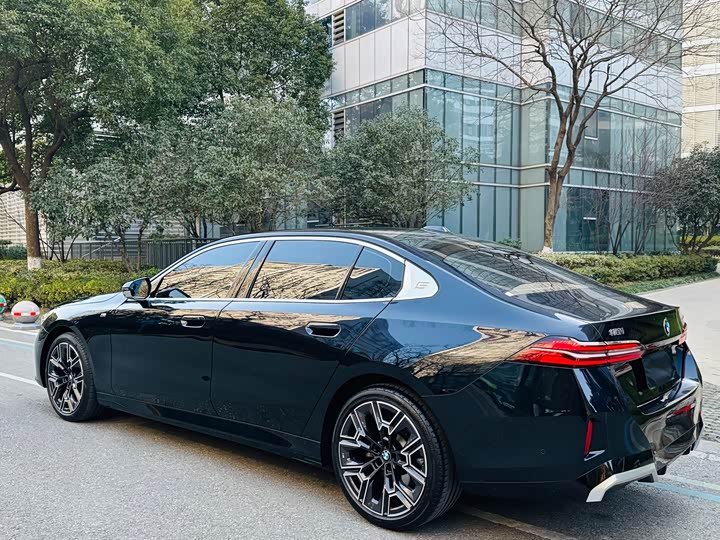 Фото 5 - BMW 5 Series