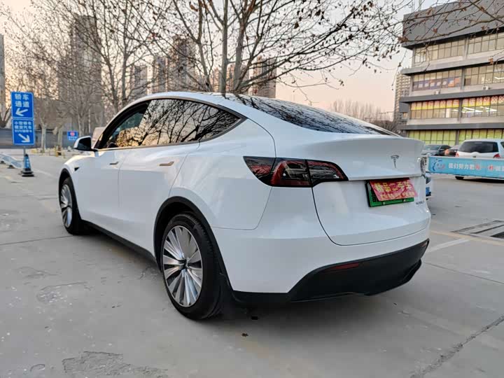 Фото 6 - Tesla Model Y