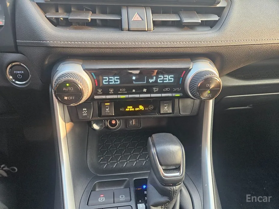 Фото 14 - Toyota RAV4