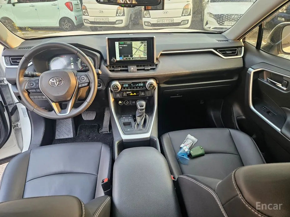 Фото 9 - Toyota RAV4