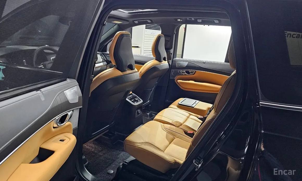 Фото 11 - Volvo XC90