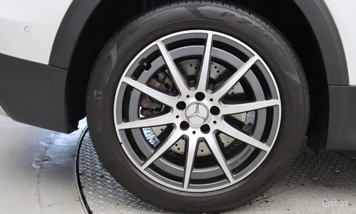 Фото 8 - Mercedes-Benz GLB-Class