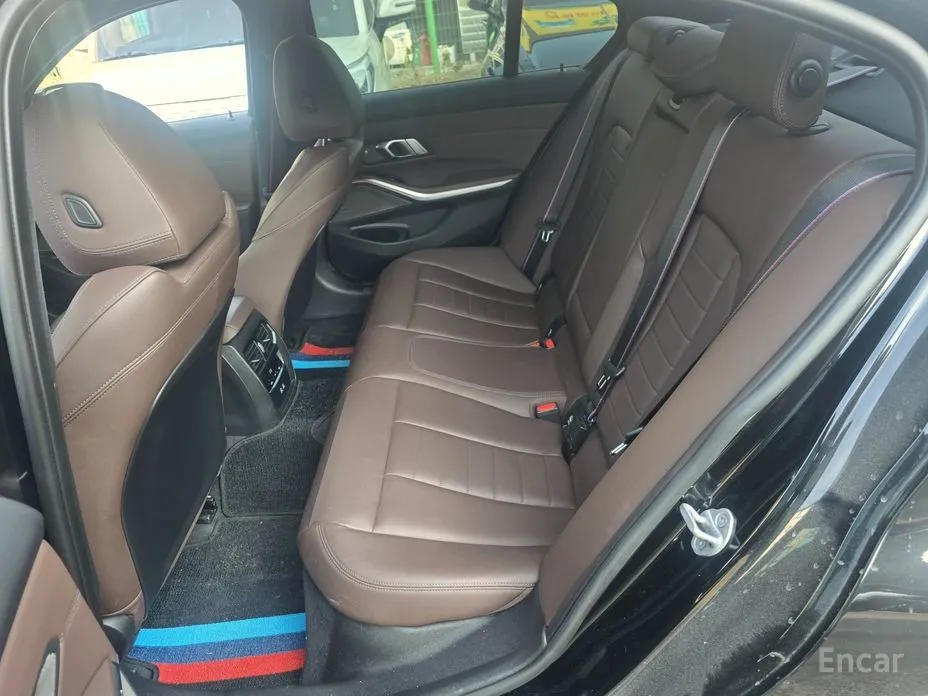 Фото 18 - BMW 3 Series