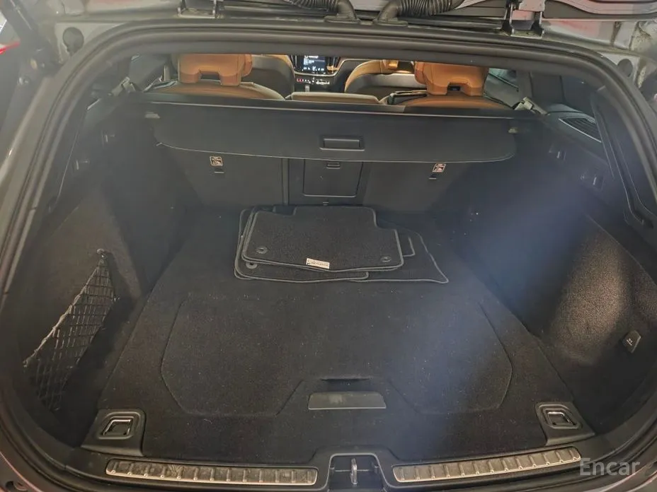 Фото 11 - Volvo V60