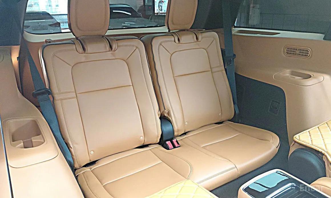 Фото 11 - Lincoln Aviator