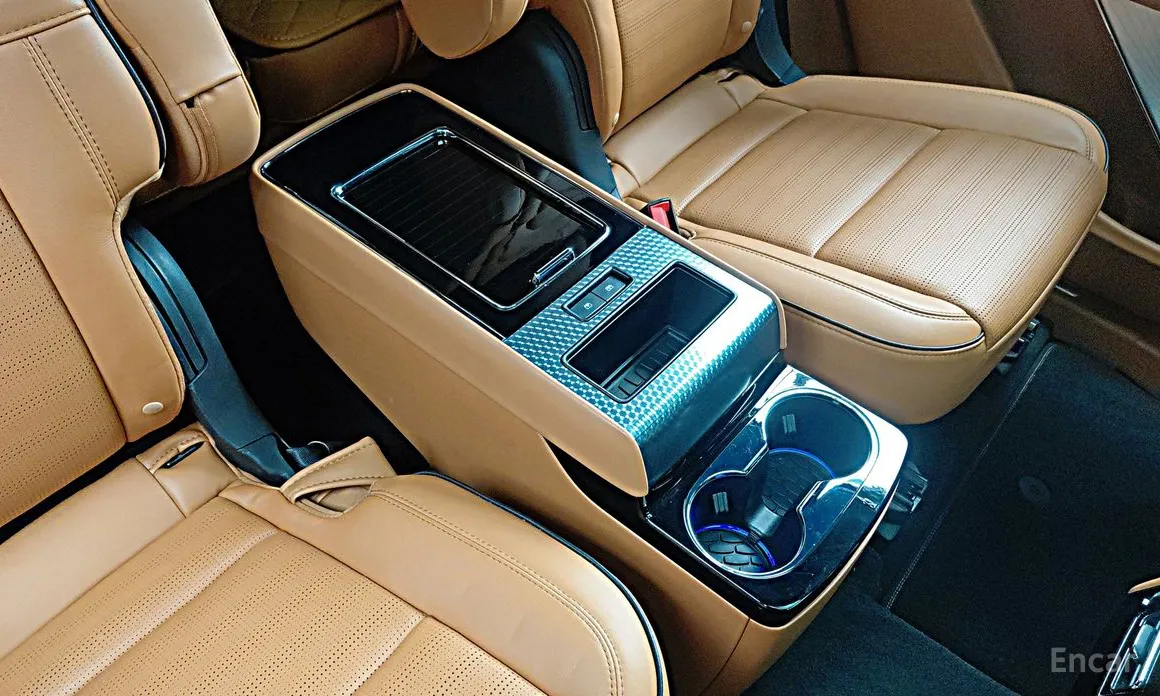 Фото 12 - Lincoln Aviator