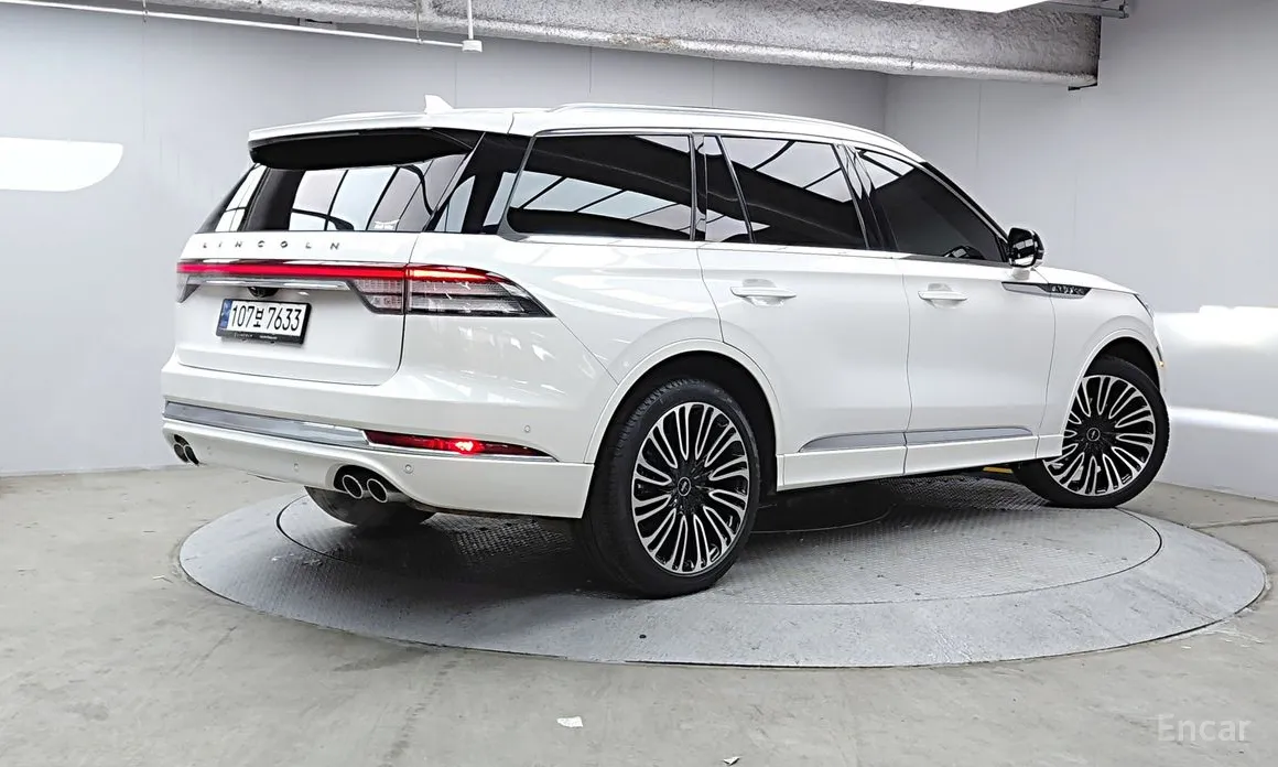 Фото 2 - Lincoln Aviator