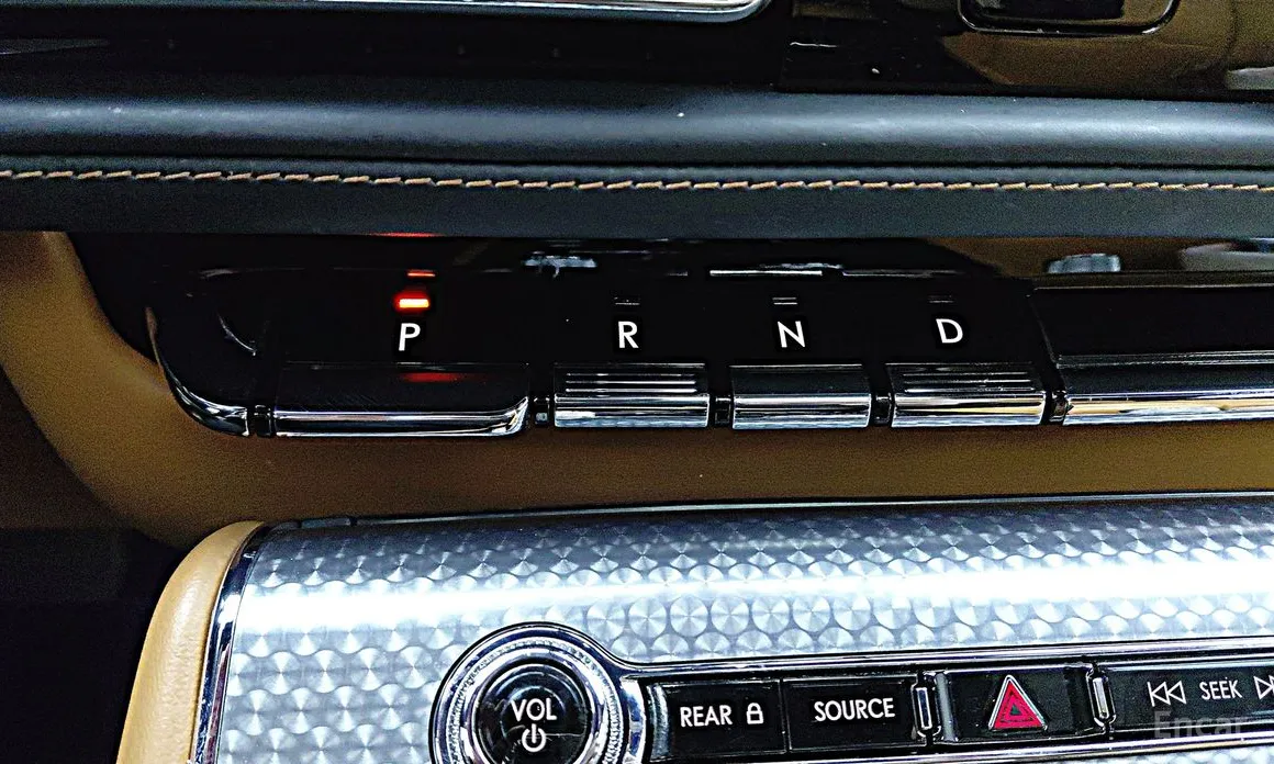 Фото 20 - Lincoln Aviator