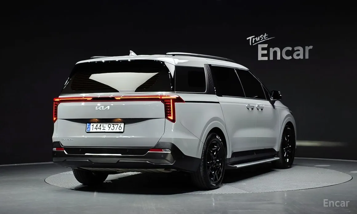 Фото 2 - Kia Carnival