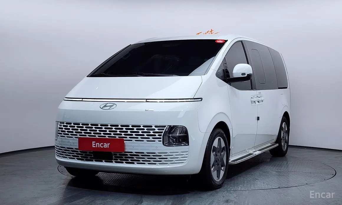 Фото 1 - Hyundai Staria