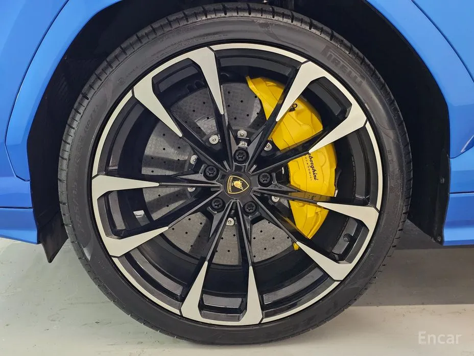 Фото 8 - Lamborghini Urus