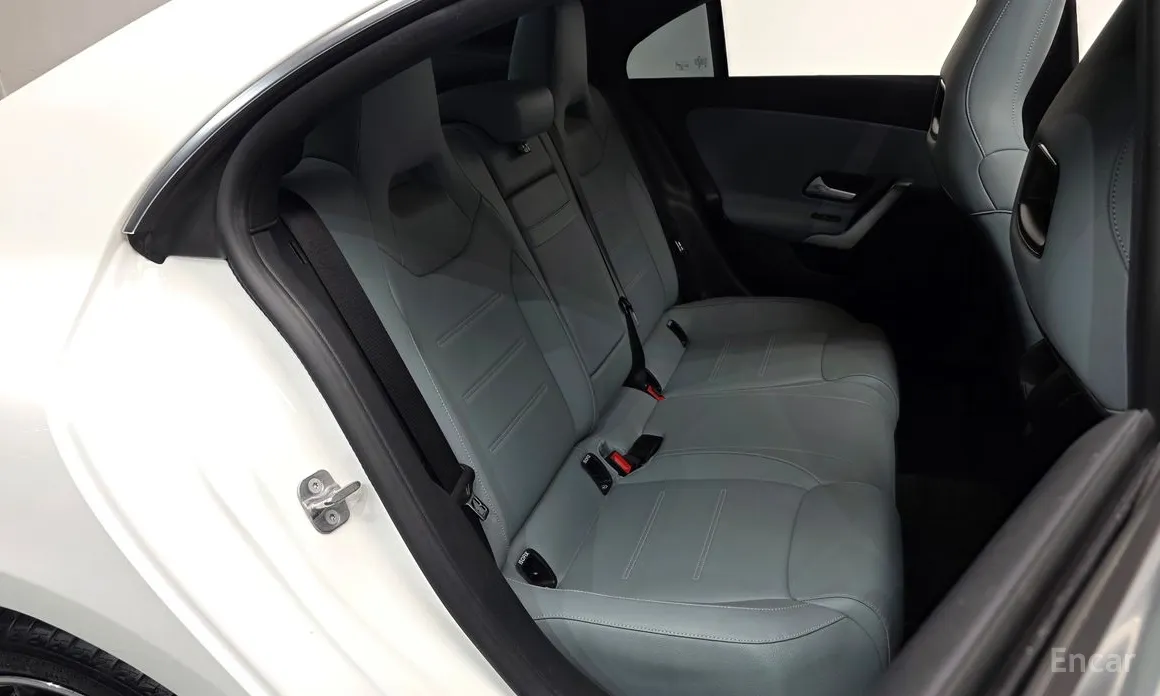 Photo 11 - Mercedes-Benz CLA-Class