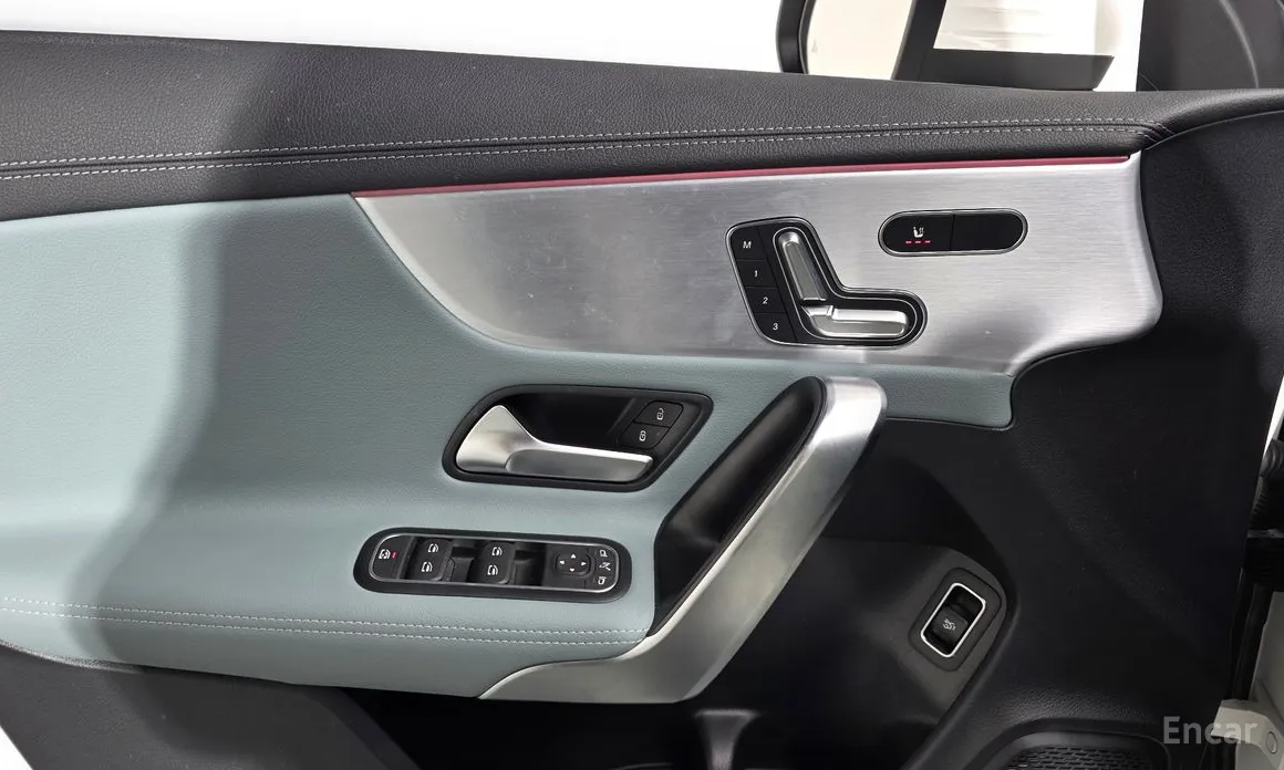 Photo 18 - Mercedes-Benz CLA-Class