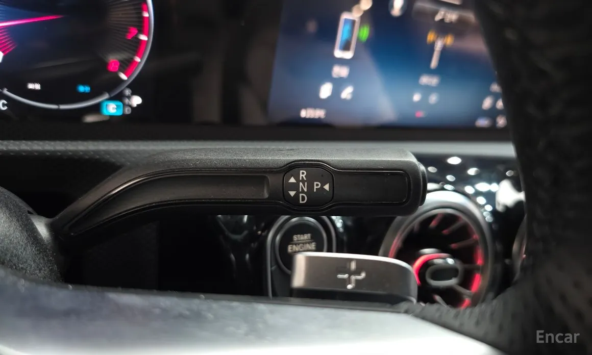 Photo 9 - Mercedes-Benz CLA-Class