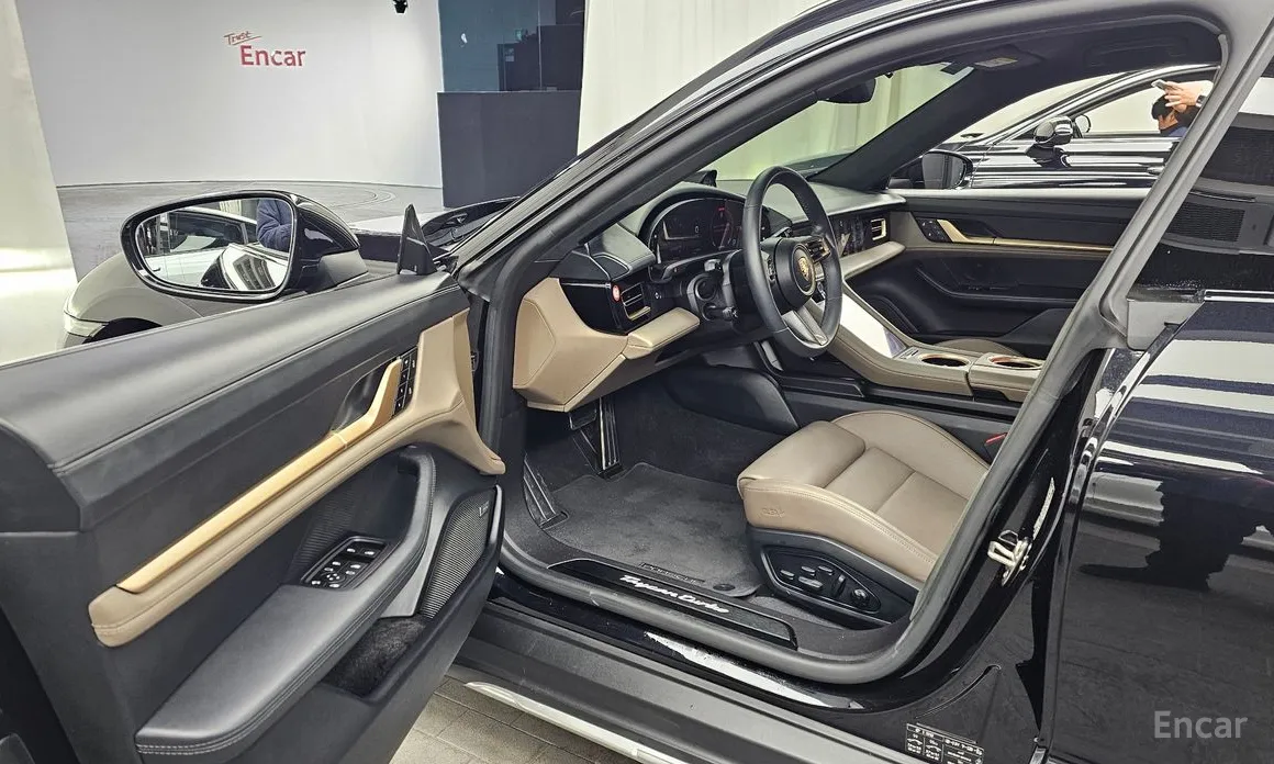 Фото 10 - Porsche Taycan