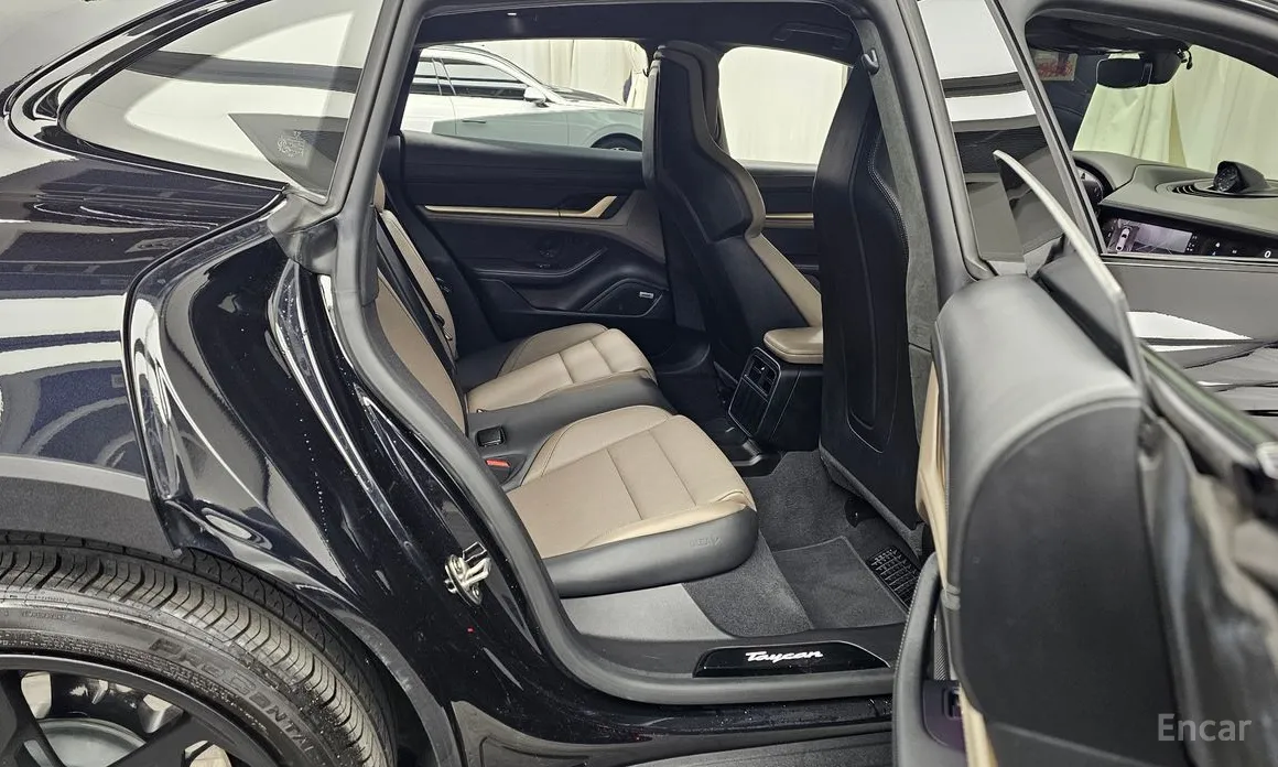 Фото 12 - Porsche Taycan