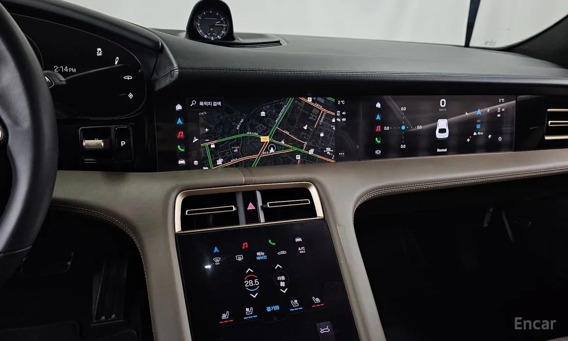 Фото 14 - Porsche Taycan