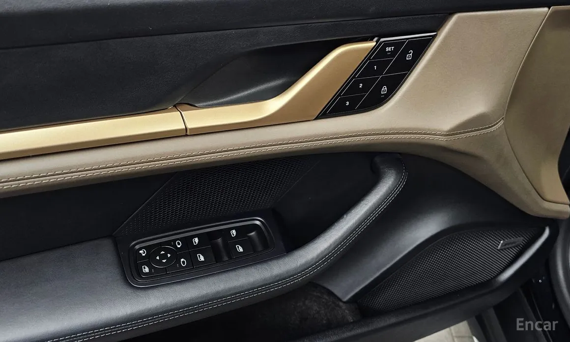 Фото 16 - Porsche Taycan