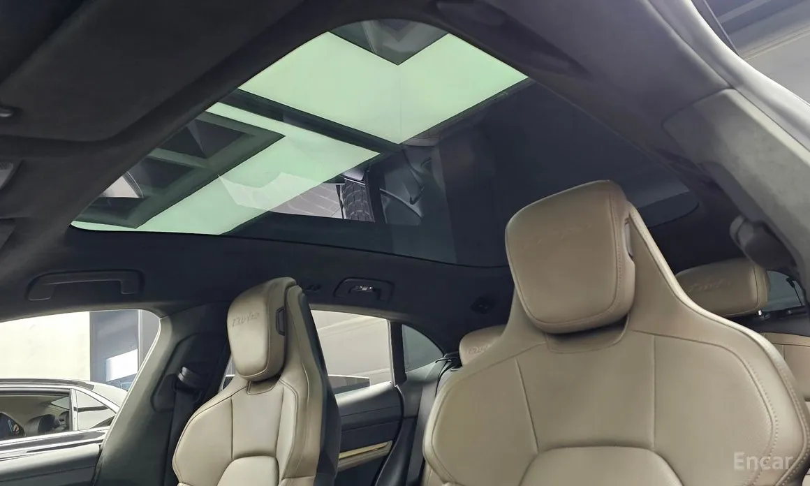 Фото 19 - Porsche Taycan