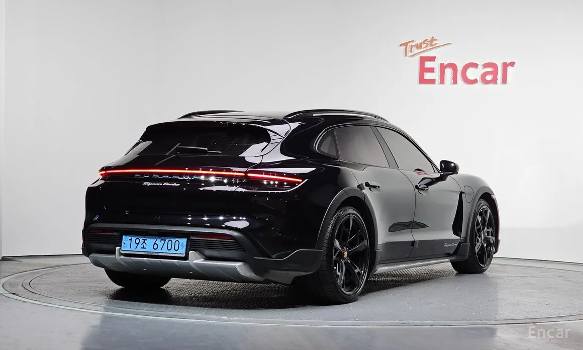 Фото 2 - Porsche Taycan