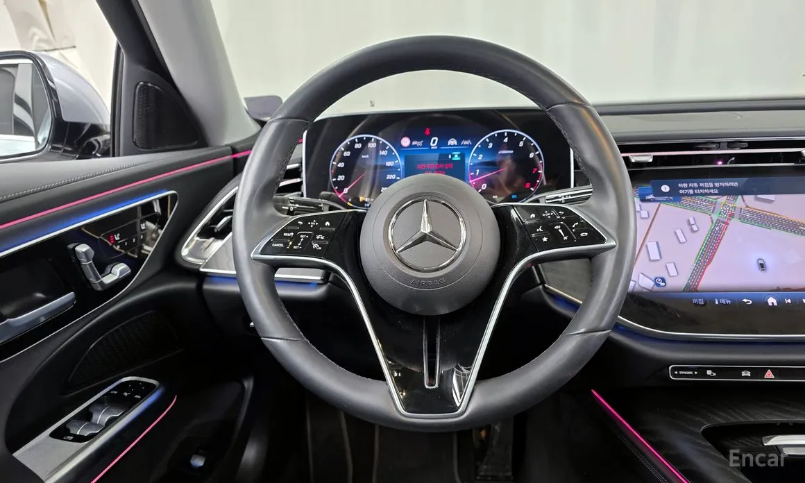 Фото 13 - Mercedes-Benz E-Class