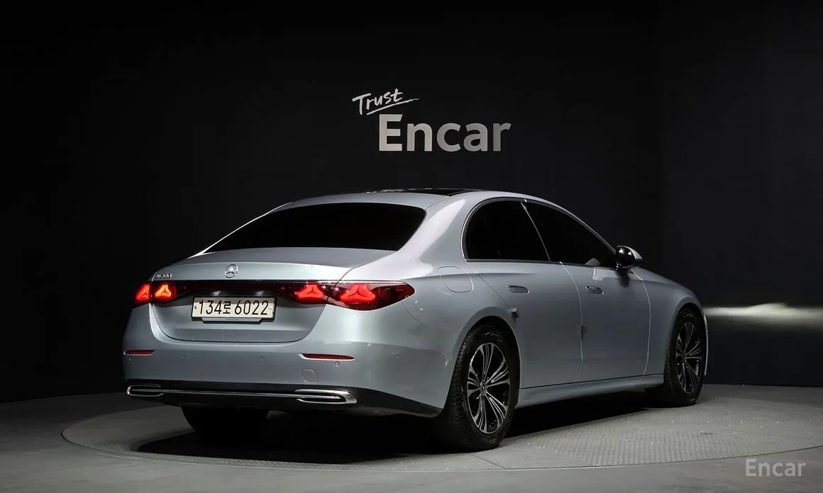 Фото 2 - Mercedes-Benz E-Class