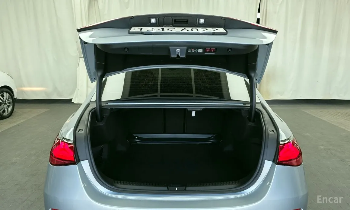 Фото 20 - Mercedes-Benz E-Class