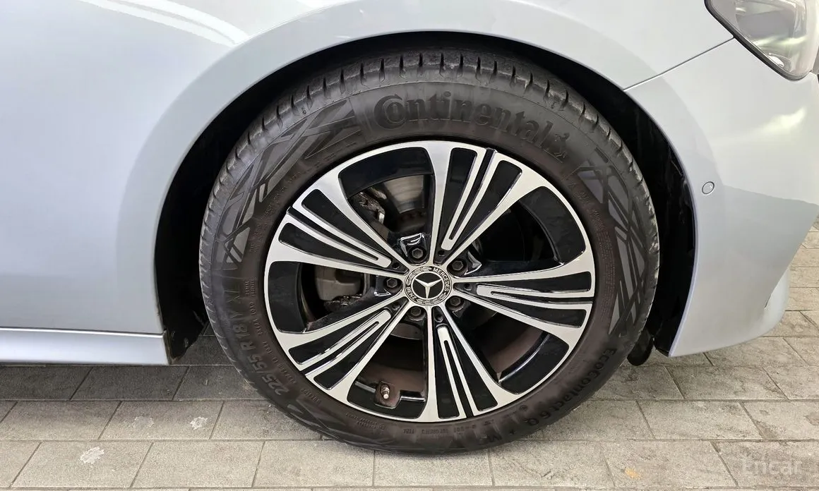 Фото 5 - Mercedes-Benz E-Class