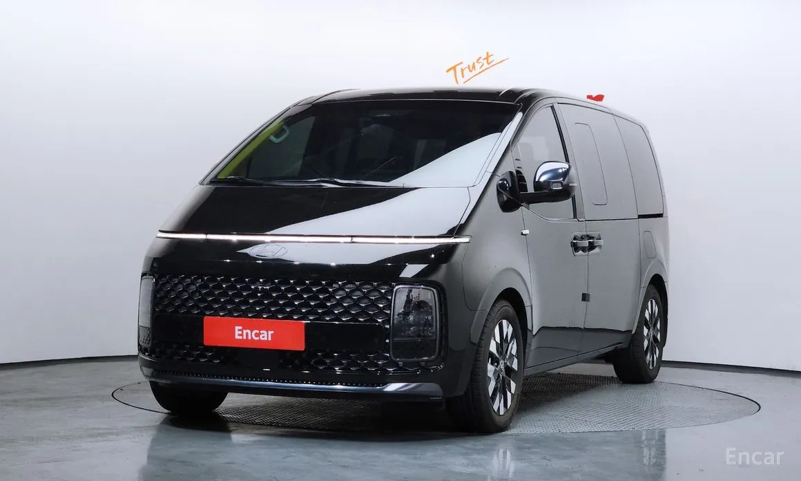 Фото 1 - Hyundai Staria