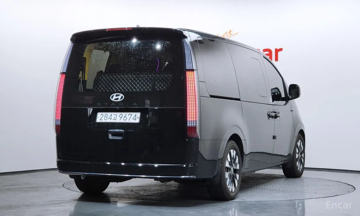 Фото 2 - Hyundai Staria