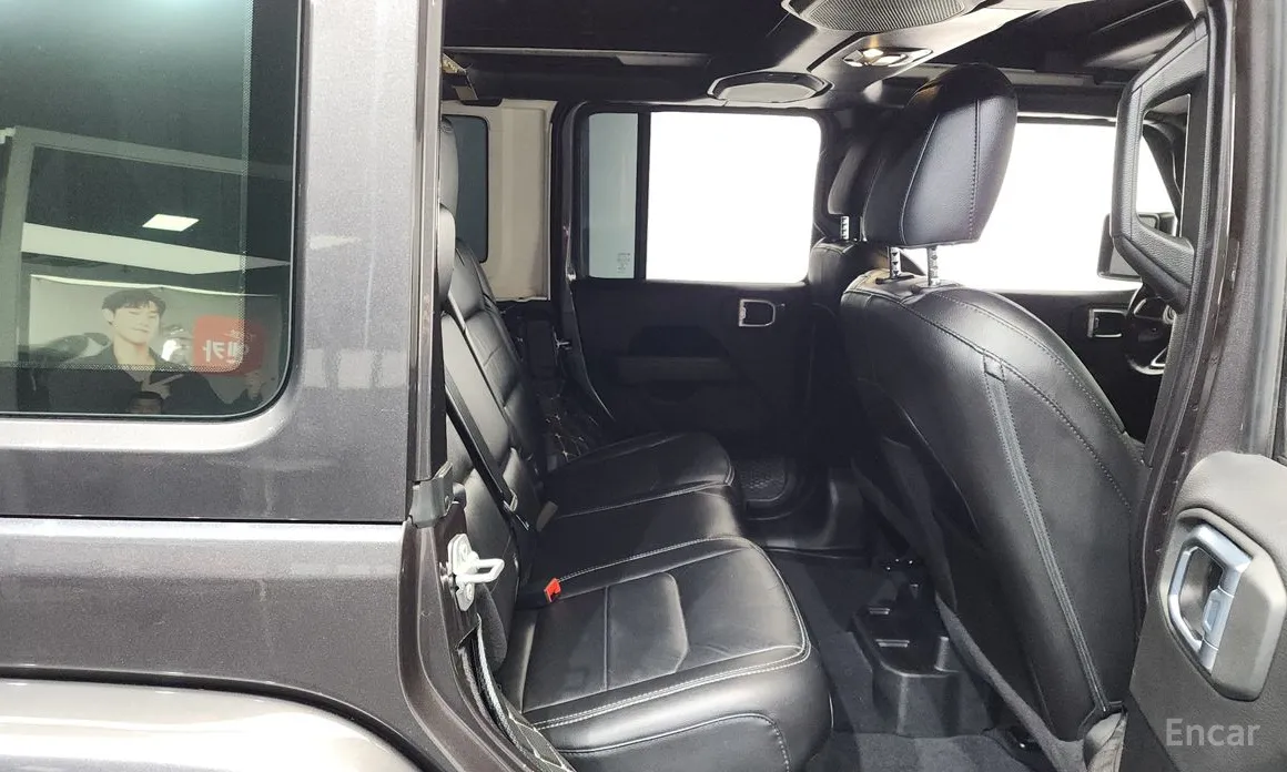 Фото 13 - Jeep Wrangler