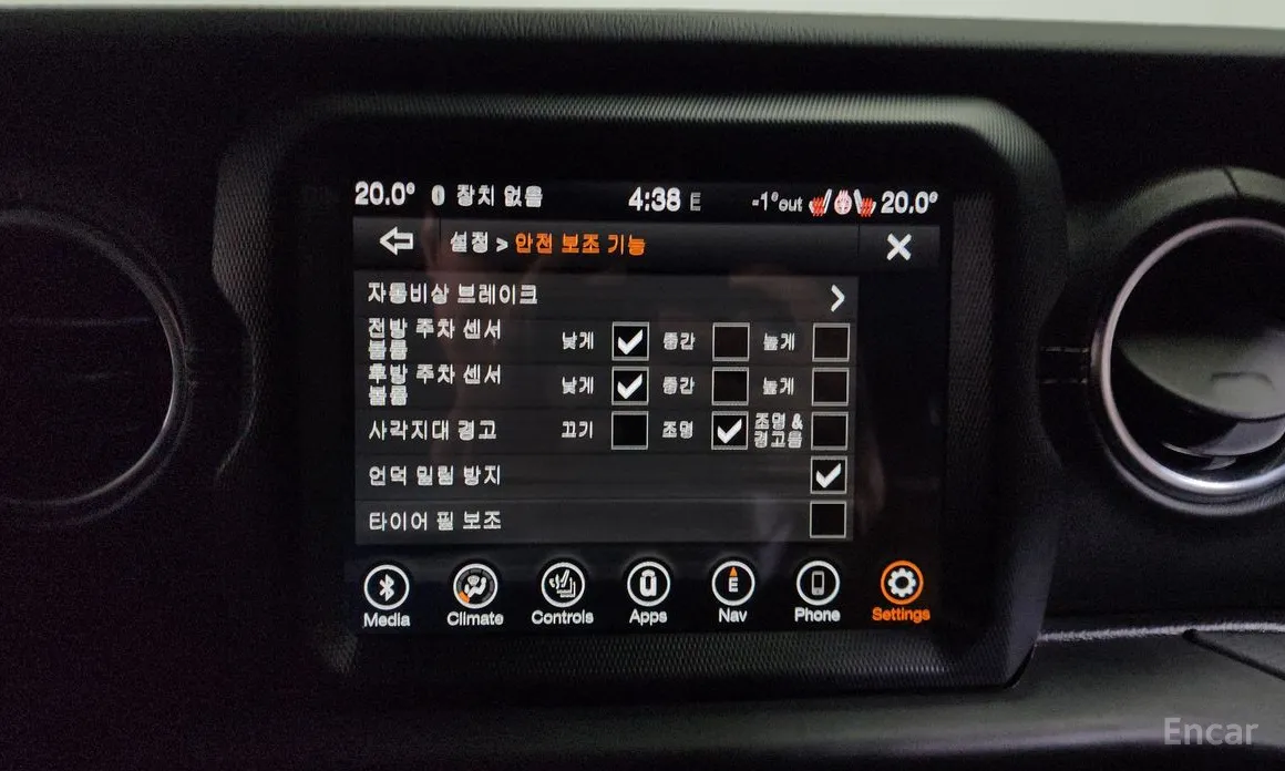 Фото 18 - Jeep Wrangler