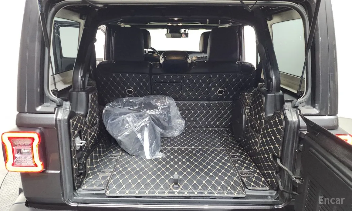 Фото 21 - Jeep Wrangler