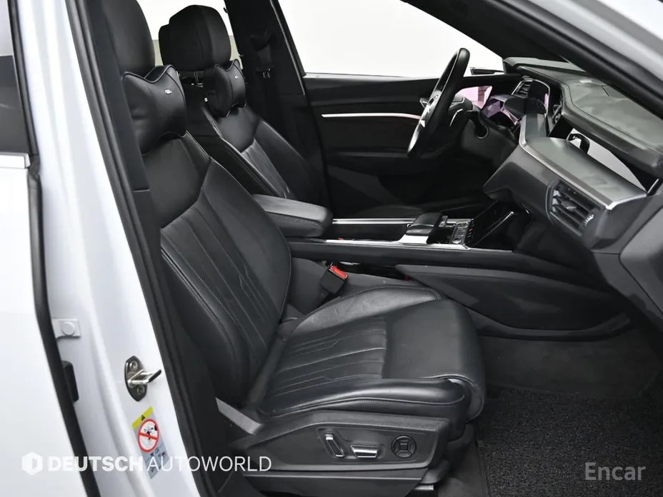 Фото 11 - Audi e-tron